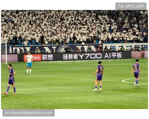 青岛西海岸1-1天津津门虎六连平，内尔松卢斯破门戴维森失点